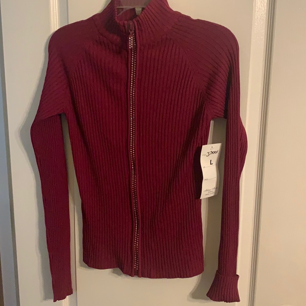 Burgundy size small form fitted sweater typr